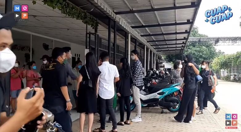 9 Potret suasana rumah duka Laura Anna sebelum dipindahkan, penuh haru