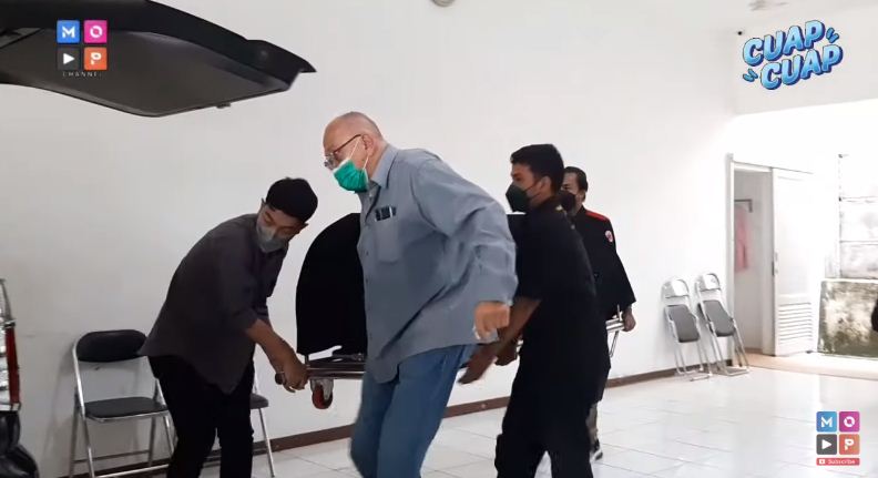 9 Potret suasana rumah duka Laura Anna sebelum dipindahkan, penuh haru