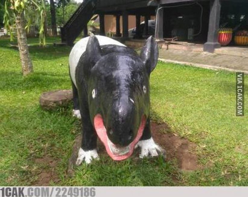 21 Penampakan patung ini bentuknya bikin bingung, absurd pol