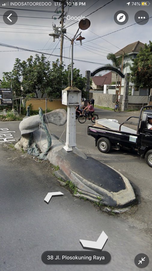 21 Penampakan patung ini bentuknya bikin bingung, absurd pol