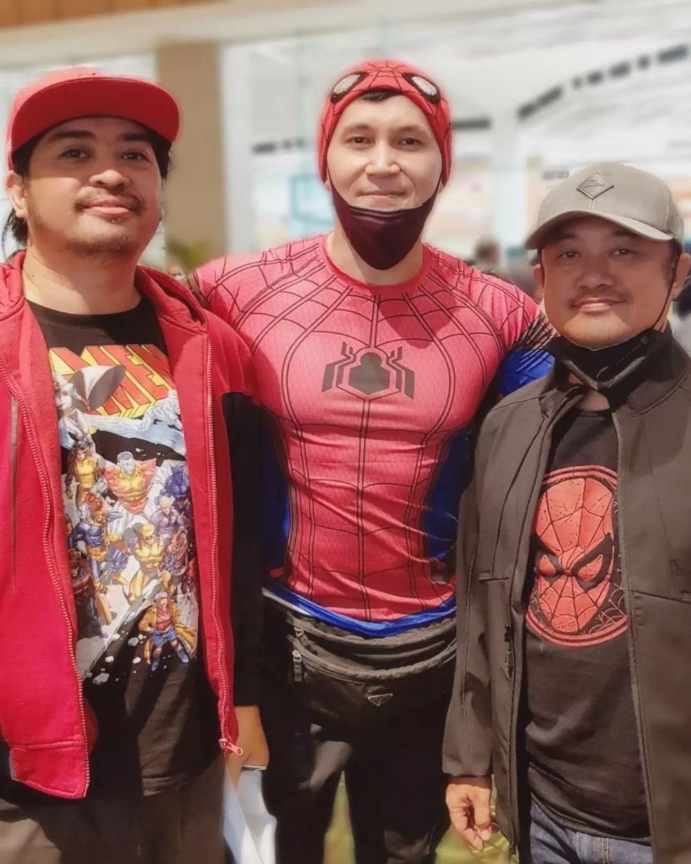 7 Potret Marcelino Lefrandt nonton bioskop kenakan kostum Spider-Man