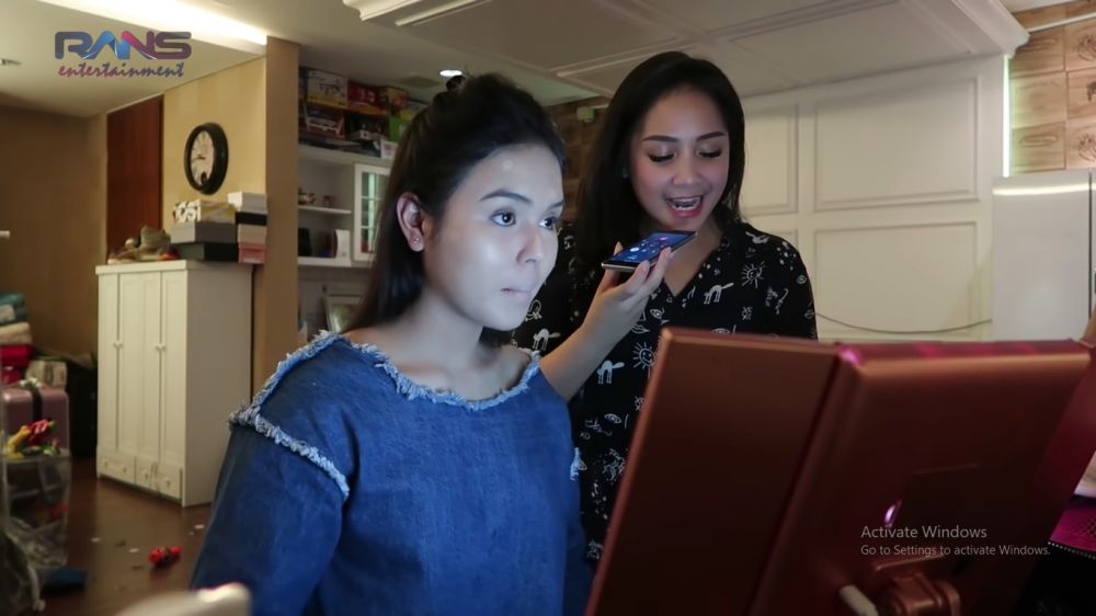 3 Tahun berlalu, ini 11 kenangan Nagita Slavina dandani Laura Anna