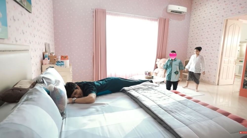 9 Potret kamar Amora dan Kellen Lemos, dipenuhi koleksi mainan mahal