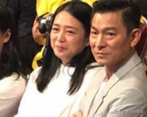 Jarang terekspos, potret kebersamaan 9 raja film Mandarin dan pasangan