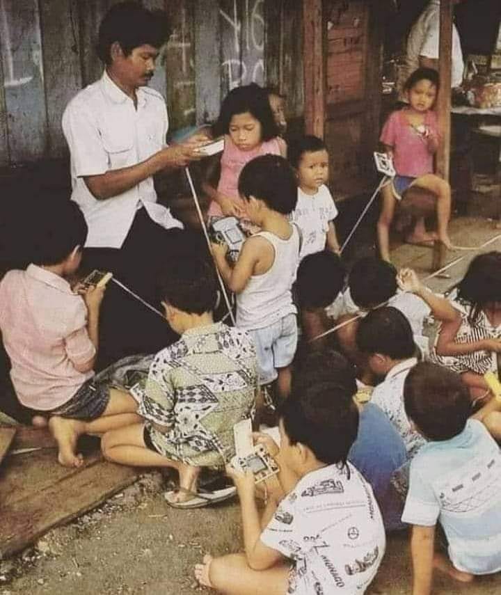 13 Momen lucu kerja sama tapi ribet sendiri, bikin heran lihatnya