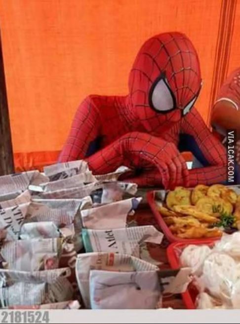 11 Penampakan lucu orang pakai kostum Spider-Man, antimainstream