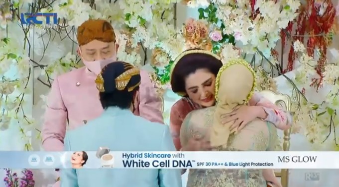 13 Momen siraman 7 bulanan kehamilan Aurel Hermansyah, penuh makna