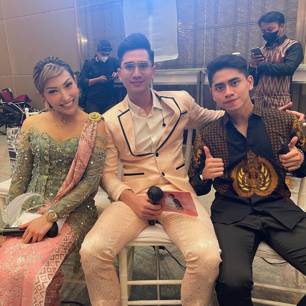 Gaya 11 seleb di 7 bulanan Aurel Hermansyah, Lesti tampil elegan