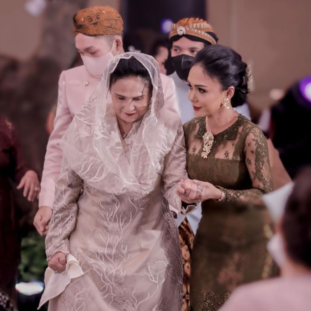 11 Penampilan Yuni Shara di berbagai acara siraman keluarga