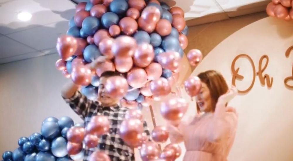 Hamil 4 bulan, ini 11 momen gender reveal Rosiana Dewi dan Handika