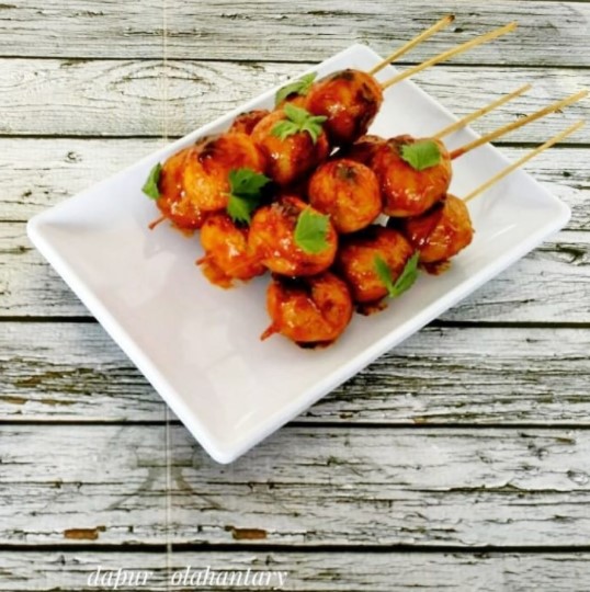 11 Cara membuat bakso bakar teflon, praktis dan bumbunya meresap