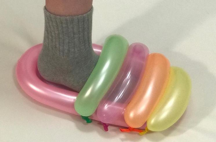 17 Potret lucu kreasi alas kaki ini nyelenehnya bikin geleng kepala