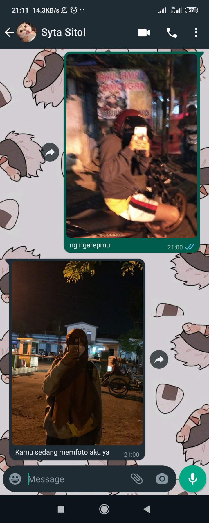 11 Momen lucu orang saling foto ini bikin ketawa cekikikan