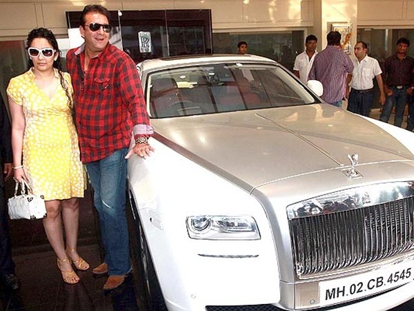 Potret mobil mewah 13 seleb Bollywood, milik Shah Rukh Khan Rp 24 M