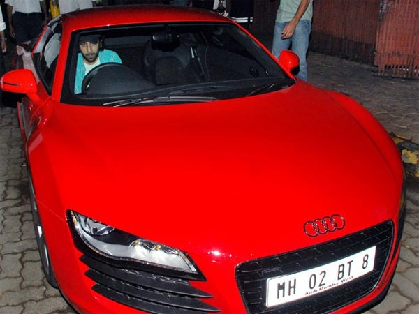 Potret mobil mewah 13 seleb Bollywood, milik Shah Rukh Khan Rp 24 M