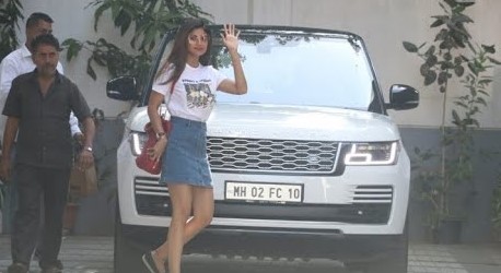 Potret mobil mewah 13 seleb Bollywood, milik Shah Rukh Khan Rp 24 M