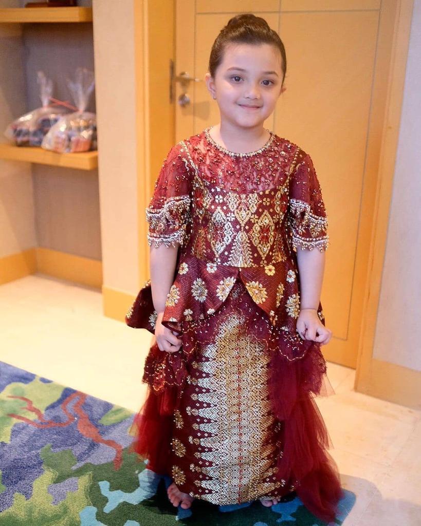 Beda penampilan Arsy Hermansyah saat pakai 11 baju daerah, anggun pol