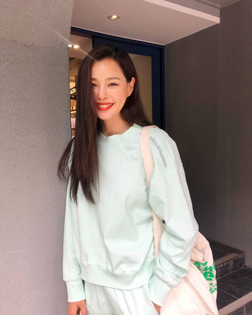 5 Fakta pernikahan Honey Lee 'One the Woman', suami bukan selebriti