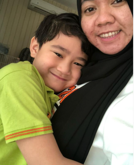 11 Potret kedekatan Rafathar dan Lala sang pengasuh yang bak keluarga