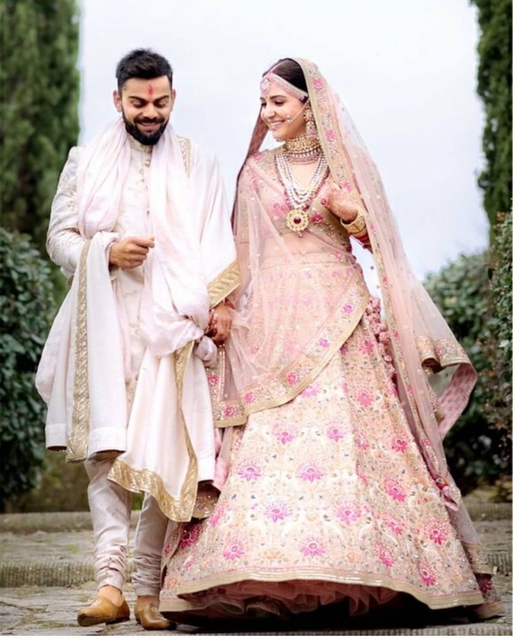 Gaun pengantin 11 seleb Bollywood, milik Katrina Kaif berhias kristal