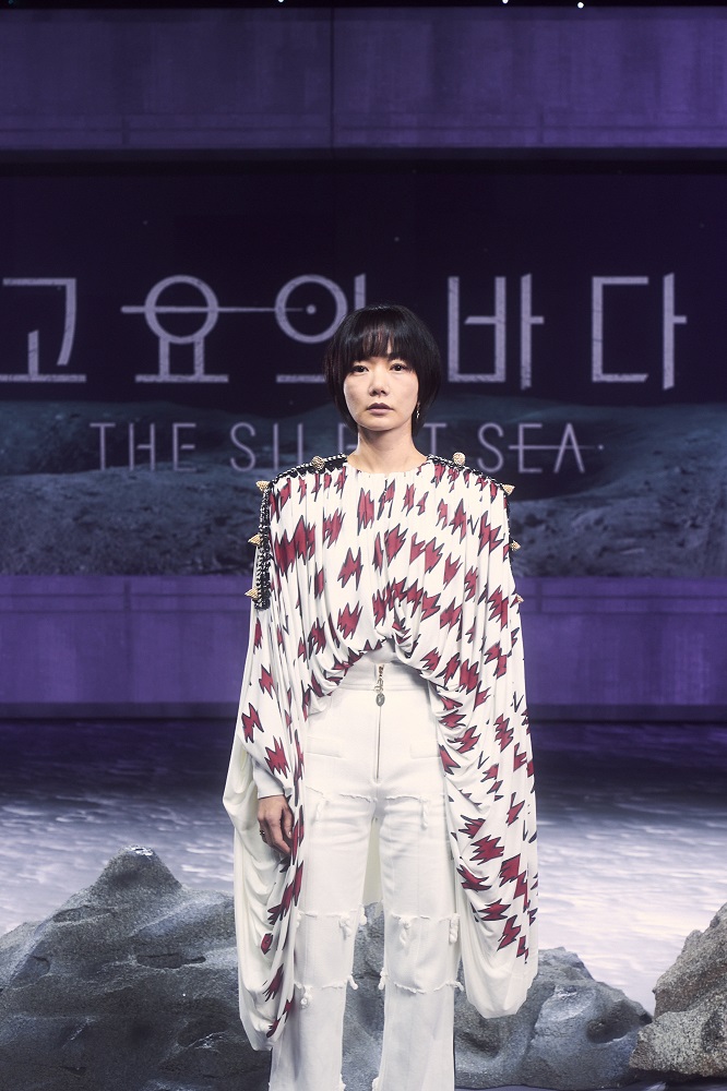 Gaya 11 pemain The Silent Sea di konferensi pers, Gong Yoo tuai atensi