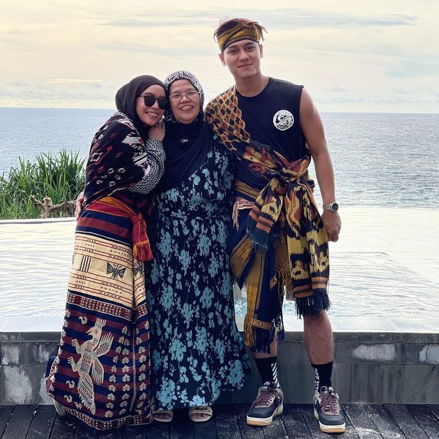 9 Potret kedekatan Lesty Kejora dan ibu mertua, layaknya anak kandung