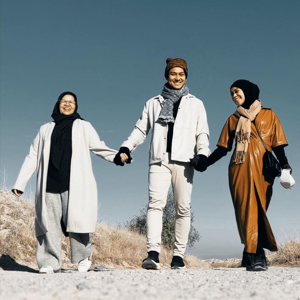 9 Potret kedekatan Lesty Kejora dan ibu mertua, layaknya anak kandung