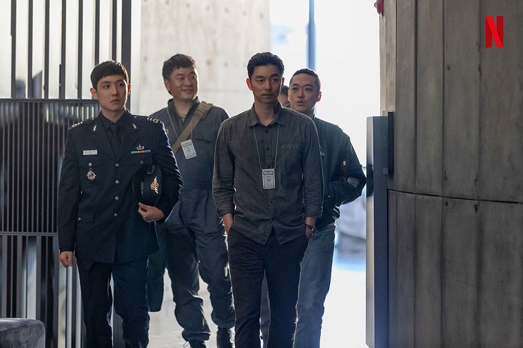 11 Fakta drama Korea The Silent Sea, Gong Yoo bikin tato di leher