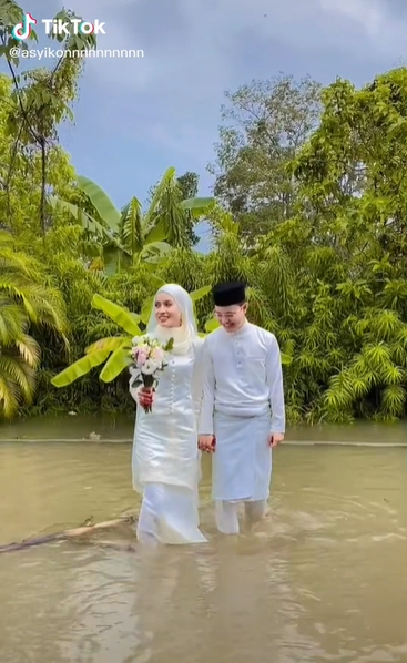 Viral perjuangan sejoli menikah di tengah banjir, bahagia kala bencana