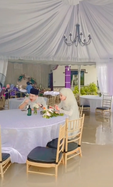 Viral perjuangan sejoli menikah di tengah banjir, bahagia kala bencana