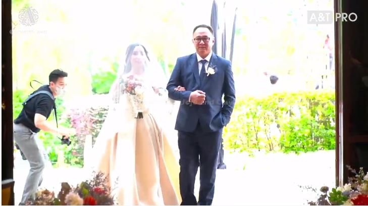 Sah! Ini 11 momen pemberkatan nikah Joshua Suherman dan Clairine Clay