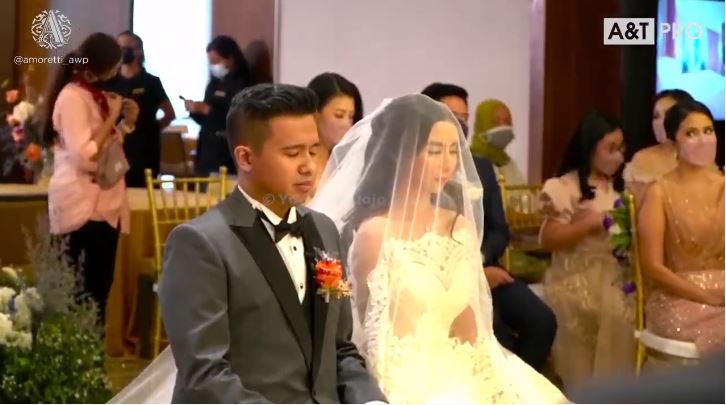 Sah! Ini 11 momen pemberkatan nikah Joshua Suherman dan Clairine Clay