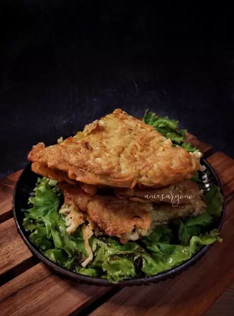 13 Cara membuat omelet mie, enak, gurih, dan praktis