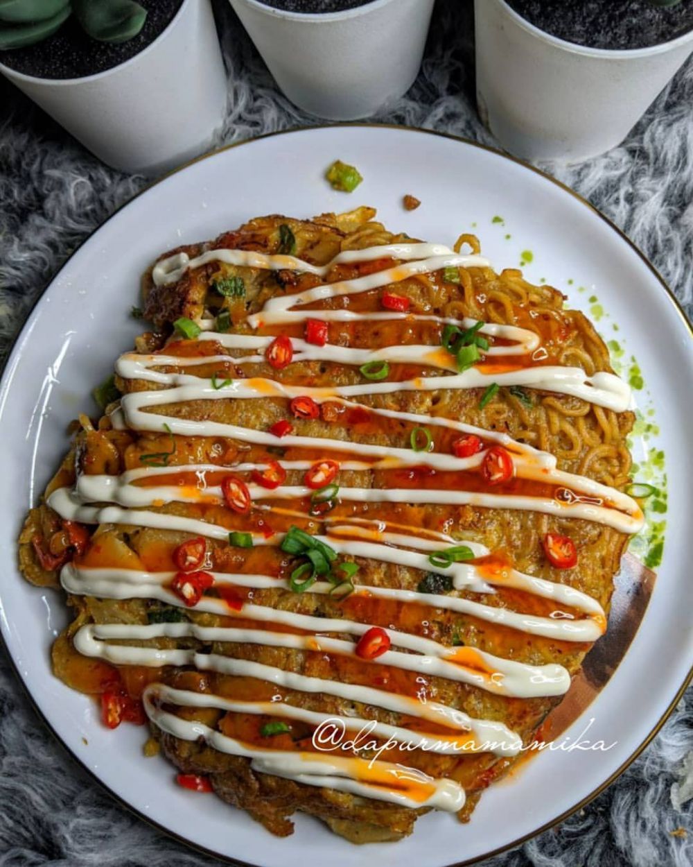 13 Cara membuat omelet mie, enak, gurih, dan praktis