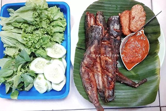 11 Cara membuat aneka pecel lele, sederhana dan menggugah selera