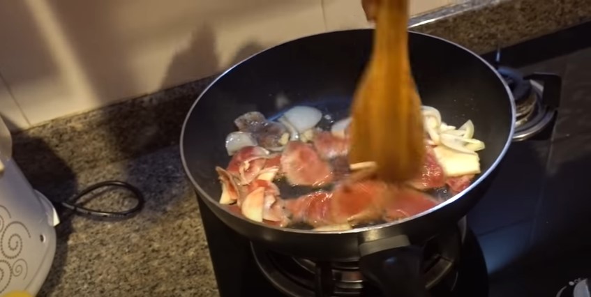 13 Langkah Maia Estianty masak daging sapi, empuk dan bumbunya meresap