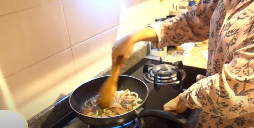 13 Langkah Maia Estianty masak daging sapi, empuk dan bumbunya meresap