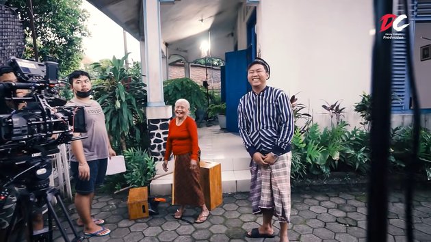 7 Momen kenangan Denny Caknan & Mbah Minto, syuting video klip bareng