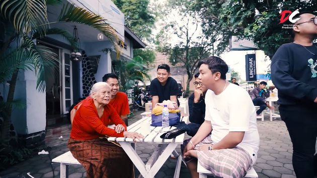 7 Momen kenangan Denny Caknan & Mbah Minto, syuting video klip bareng