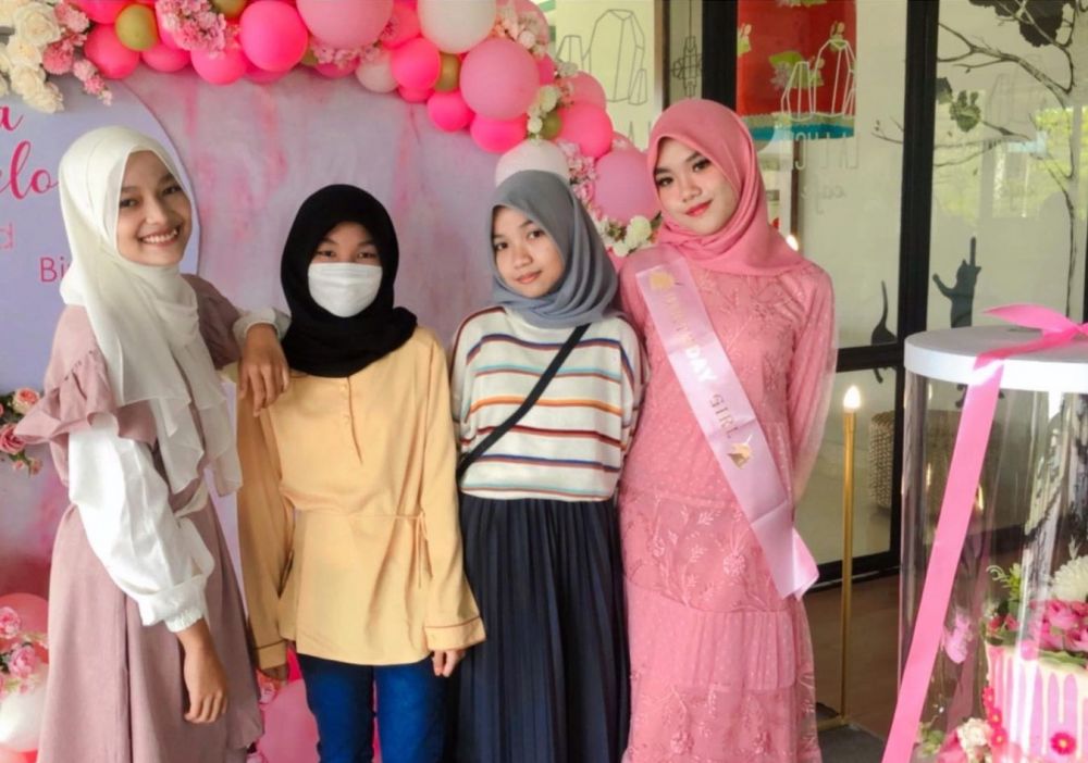 Andika Mahesa rayakan ultah anak bareng mantan istri, ini 11 momennya