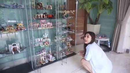 7 Selebriti hobi koleksi lego, Rifat Sungkar punya ruangan khusus
