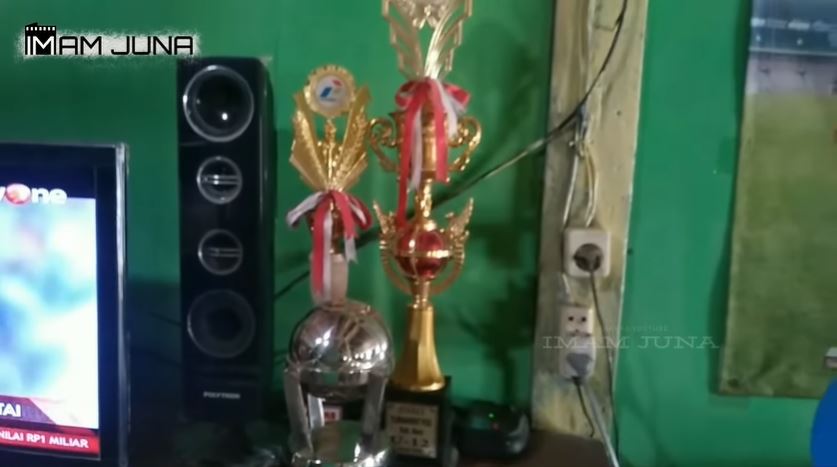 12 Potret rumah pemain timnas Pratama Arhan, sederhana dan penuh piala