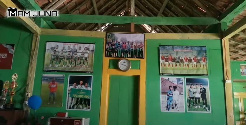 12 Potret rumah pemain timnas Pratama Arhan, sederhana dan penuh piala