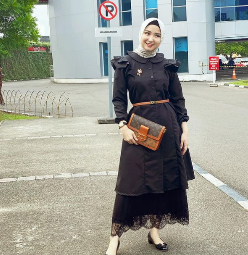 11 Potret ini tunjukkan Winda Khair memang ibu Persit hits masa kini