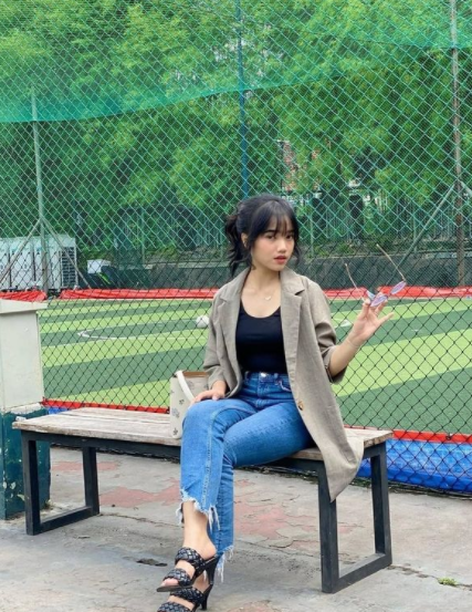 11 Cara mix and match Fuji, bikin tubuh mungil terlihat lebih tinggi