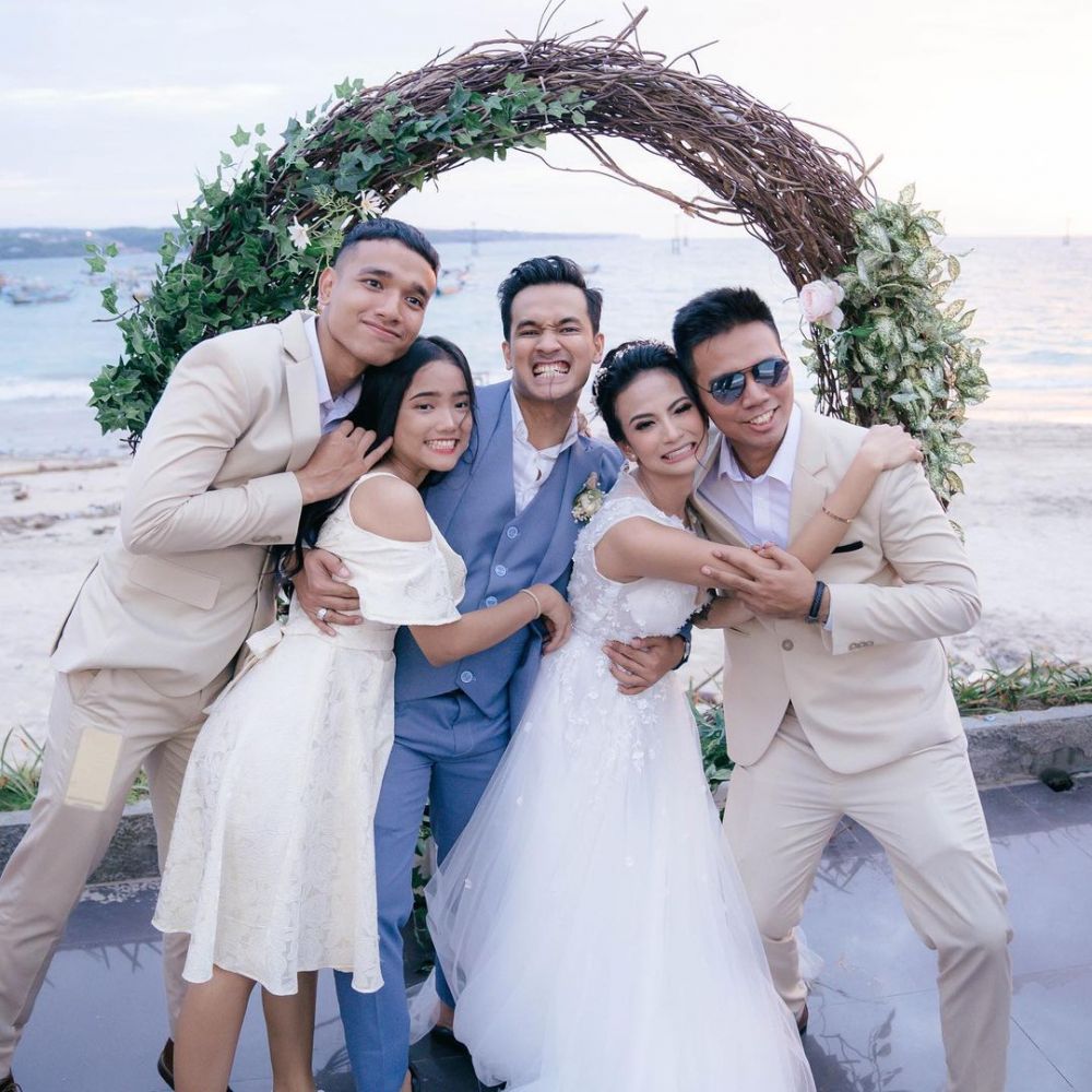 Jarang tersorot, ini 11 potret Frans Faisal adik Bibi Ardiansyah