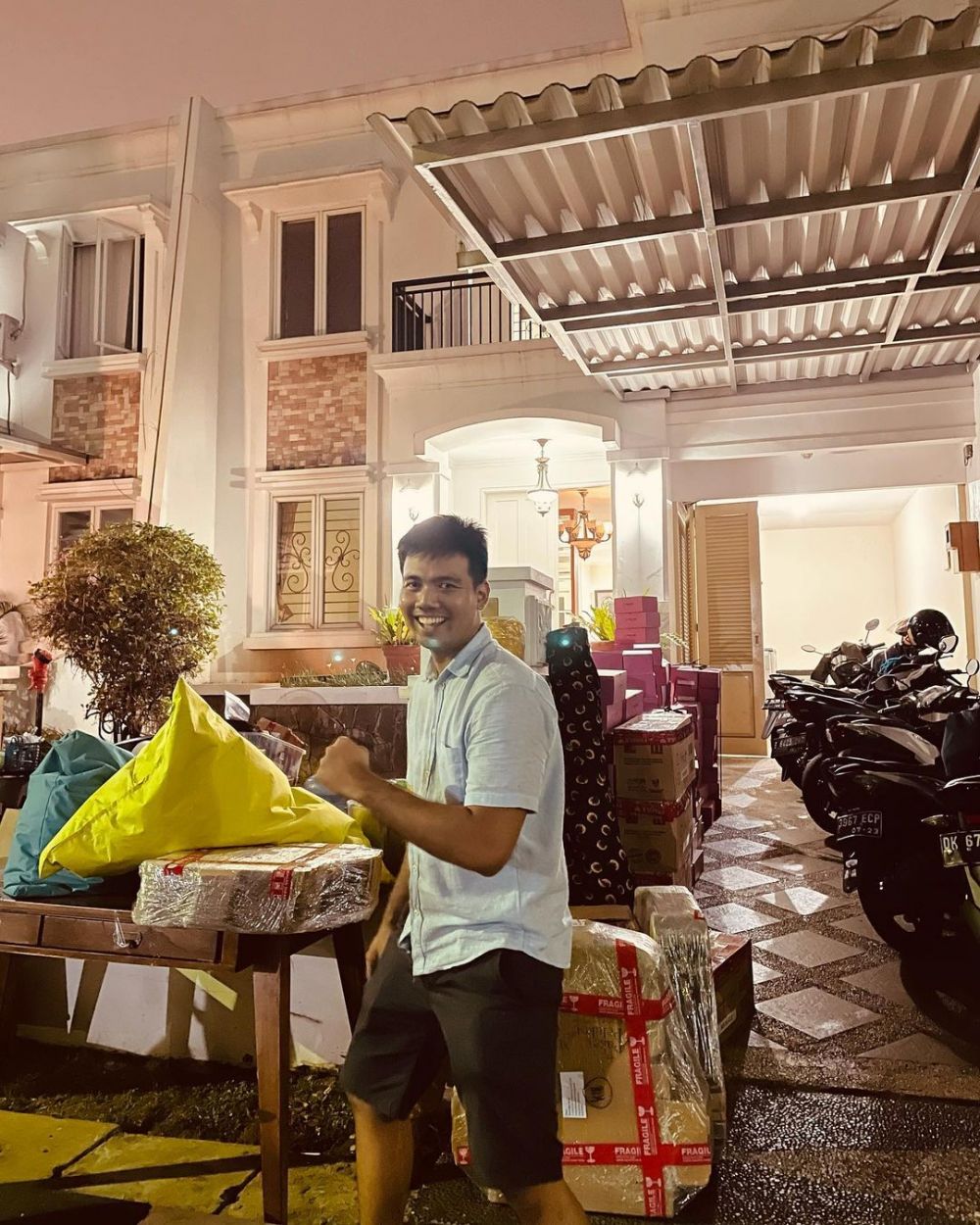 Jarang tersorot, ini 11 potret Frans Faisal adik Bibi Ardiansyah