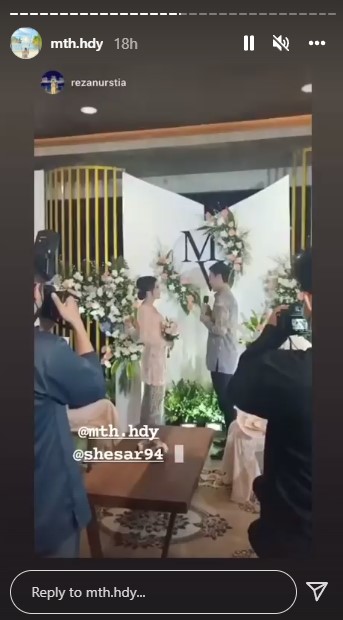 9 Momen lamaran pebulu tangkis Shesar Hiren Rhustavito dan kekasih