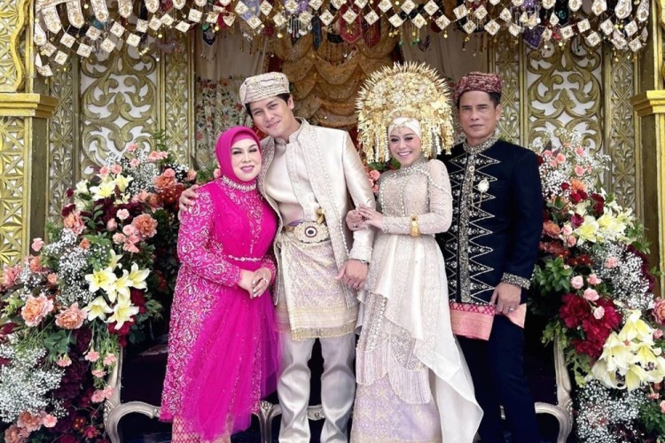 Momen ngunduh mantu 9 seleb, Danang D'Academy usung adat Osing