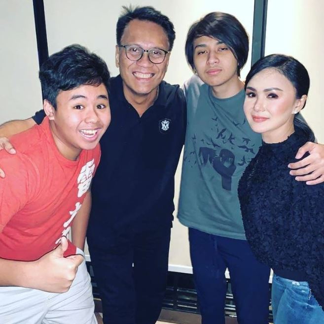 13 Tahun bercerai, ini 11 potret kompak Yuni Shara dan Henry Siahaan